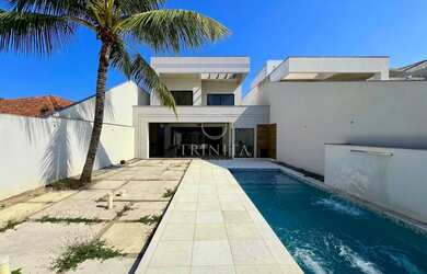 Imagem: A casa em condomínio possui 4 Dormitórios, 5 Banheiros, 3