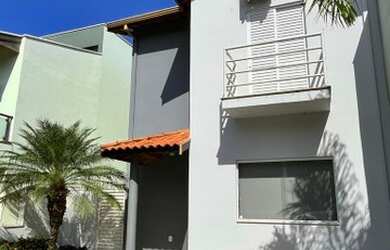 Imagem: A casa em condomínio possui 3 Dormitórios, 3 Banheiros, 4