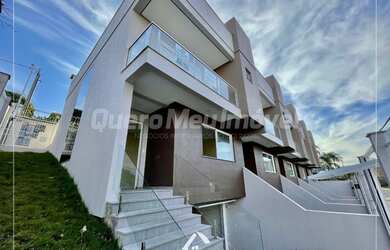 Imagem: A casa possui 3 Dormitórios, 3 Banheiros, 3 Vagas na garagem