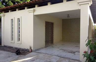 Imagem: A casa possui 3 Dormitórios, 3 Banheiros, 3 Vagas na garagem