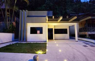 Imagem: A casa em condomínio possui 3 Dormitórios, 4 Banheiros, 3