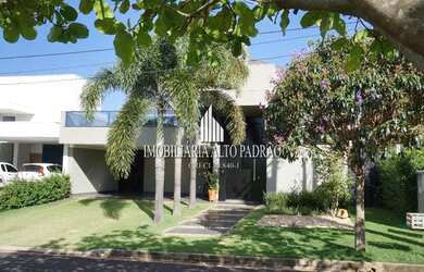 Imagem: A casa em condomínio possui 4 Dormitórios, 5 Banheiros, 4