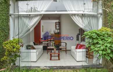 Imagem: A casa possui 3 Dormitórios, 3 Banheiros, 3 Vagas na garagem