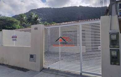 Imagem: A casa possui 3 Dormitórios, 2 Banheiros, 2 Vagas na garagem