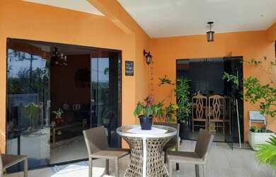 Imagem: A casa em condomínio possui 3 Dormitórios, 3 Banheiros, 3