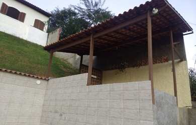 Imagem: A casa possui 2 Dormitórios, 1 Banheiro, 1 Vaga na garagem