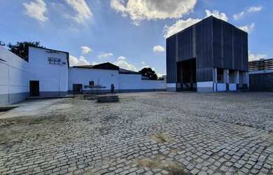 Imagem: O depósito possui 7.700m² de Área e está localizado em