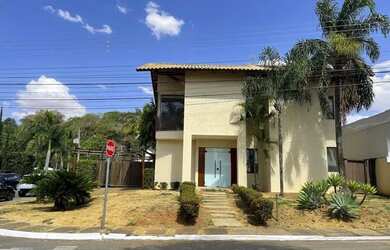 Imagem: A casa em condomínio possui 3 Dormitórios, 4 Banheiros, 3