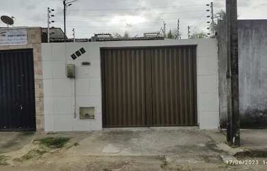 Imagem: A casa possui 2 Dormitórios, 1 Banheiro, 1 Vaga na garagem