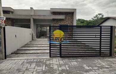 Imagem: A casa possui 2 Dormitórios, 2 Banheiros, 2 Vagas na garagem