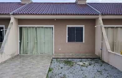 Imagem: A casa em condomínio possui 2 Dormitórios, 1 Banheiro, 2 Vagas