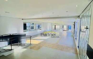 Imagem: O depósito para alugar possui 5 Vagas na garagem e 320m² de