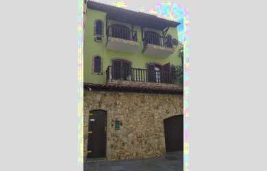 Imagem: A casa possui 4 Dormitórios, 4 Banheiros, 2 Vagas na garagem