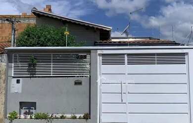 Imagem: A casa possui 2 Dormitórios, 2 Banheiros, 1 Vaga na garagem