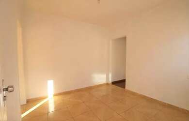 Imagem: A casa possui 1 Dormitório, 1 Banheiro, 80m² de Área e está