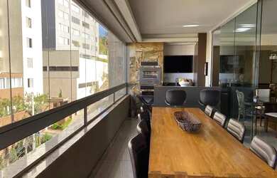 Imagem: O apartamento possui 4 Dormitórios, 3 Banheiros, 4 Vagas na