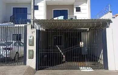 Imagem: A casa possui 2 Dormitórios, 1 Banheiro, 1 Vaga na garagem