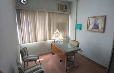 Imagem: O depósito possui 1 Vaga na garagem, 29m² de Área e está