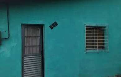 Imagem: A casa possui 4 Dormitórios, 2 Banheiros e está localizado