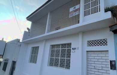 Imagem: A casa possui 5 Dormitórios, 5 Banheiros, 220m² de Área e