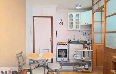 Imagem: O apartamento possui 1 Dormitório, 1 Banheiro, 1 Vaga na garagem