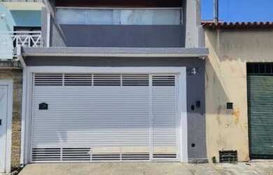 Imagem: A casa possui 3 Dormitórios, 3 Banheiros, 2 Vagas na garagem