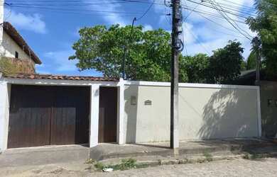 Imagem: A casa possui 1 Dormitório, 2 Banheiros e 4 Vagas na garagem
