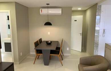 Imagem: O apartamento possui 1 Dormitório, 1 Banheiro, 1 Vaga na garagem