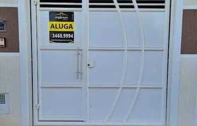 Imagem: A casa possui 1 Dormitório, 1 Banheiro, 1 Vaga na garagem