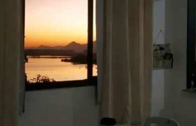 Imagem: A kitnet possui 1 Dormitório, 1 Banheiro, 1 Vaga na garagem