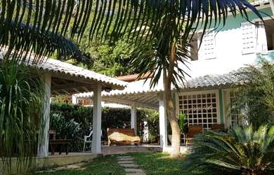 Imagem: A casa em condomínio possui 4 Dormitórios, 3 Banheiros, 5