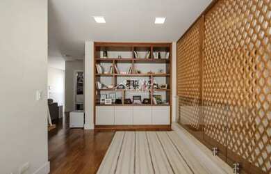 Imagem: A casa em condomínio possui 4 Dormitórios, 5 Banheiros, 2