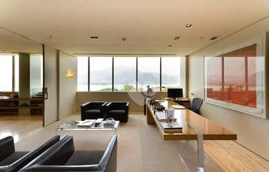 Imagem: O depósito possui 4 Vagas na garagem, 132m² de Área e está