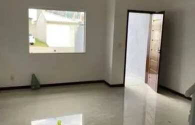 Imagem: A casa possui 3 Dormitórios, 2 Banheiros, 1 Vaga na garagem