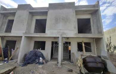 Imagem: A casa possui 4 Dormitórios, 2 Banheiros, 2 Vagas na garagem