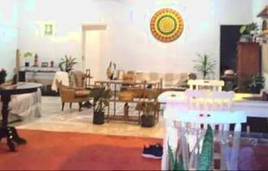 Imagem: A casa possui 2 Dormitórios, 2 Banheiros, 2 Vagas na garagem