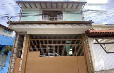 Imagem: A casa possui 4 Dormitórios, 4 Banheiros, 2 Vagas na garagem