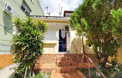 Imagem: A casa possui 3 Dormitórios, 3 Banheiros, 1 Vaga na garagem