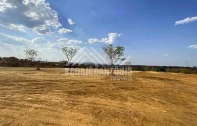 Imagem: O terreno e está localizado em Jardim Olímpico, Montes Claros