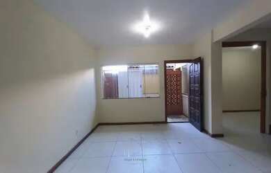 Imagem: A casa possui 3 Dormitórios, 2 Banheiros, 1 Vaga na garagem