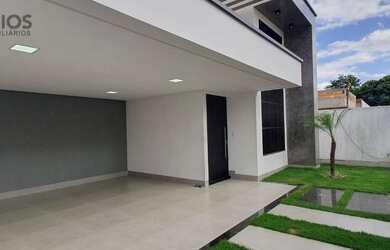 Imagem: A casa possui 3 Dormitórios, 3 Banheiros, 4 Vagas na garagem