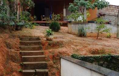 Imagem: A casa possui 2 Dormitórios, 2 Banheiros, 4 Vagas na garagem