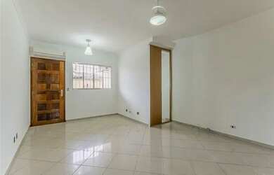 Imagem: A casa possui 2 Dormitórios, 1 Banheiro, 1 Vaga na garagem