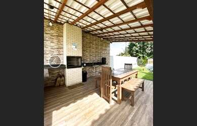 Imagem: A casa possui 3 Dormitórios, 5 Vagas na garagem e está localizado