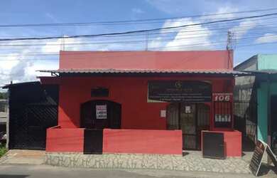 Imagem: A casa possui 5 Dormitórios, 2 Banheiros, 2 Vagas na garagem