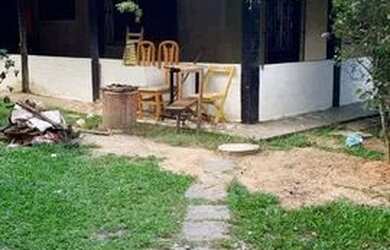 Imagem: A casa possui 3 Dormitórios, 2 Banheiros, 2 Vagas na garagem