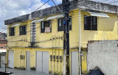 Imagem: A casa possui 5 Dormitórios e está localizado em Ibura, Recife