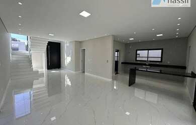 Imagem: A casa em condomínio possui 4 Dormitórios, 5 Banheiros, 4