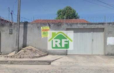 Imagem: A casa possui 2 Dormitórios, 1 Banheiro, 2 Vagas na garagem