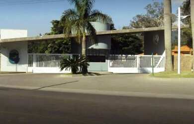 Imagem: A casa possui 4 Dormitórios, 3 Banheiros, 5 Vagas na garagem